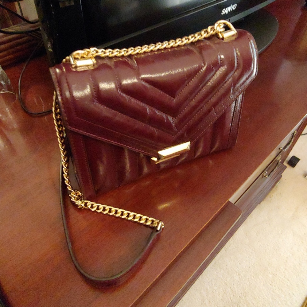 Michael Kors Purse new w tag.  Never used.  Non sm